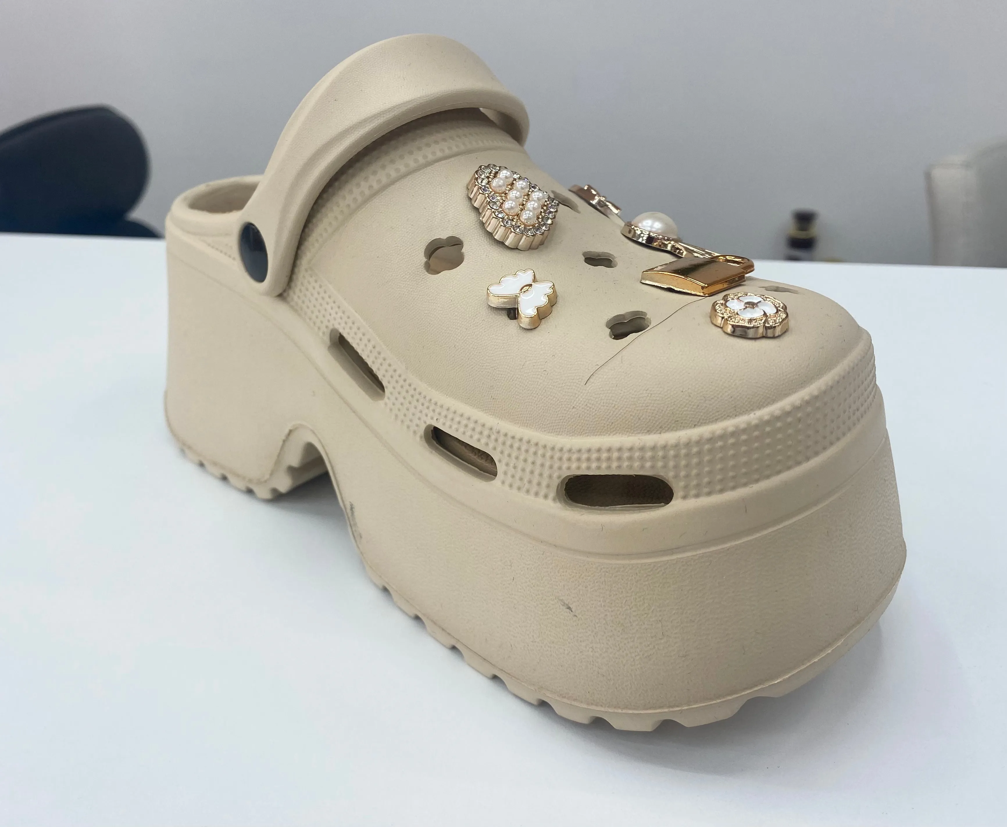 Beige Heart Pendant Butterfly Studded CROCS