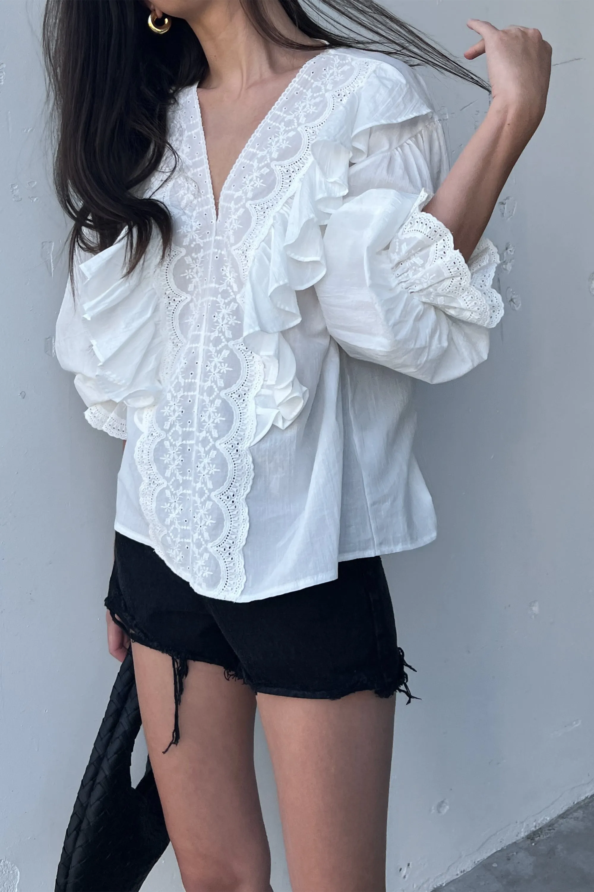 RUFFLED V-NECK BLOUSE