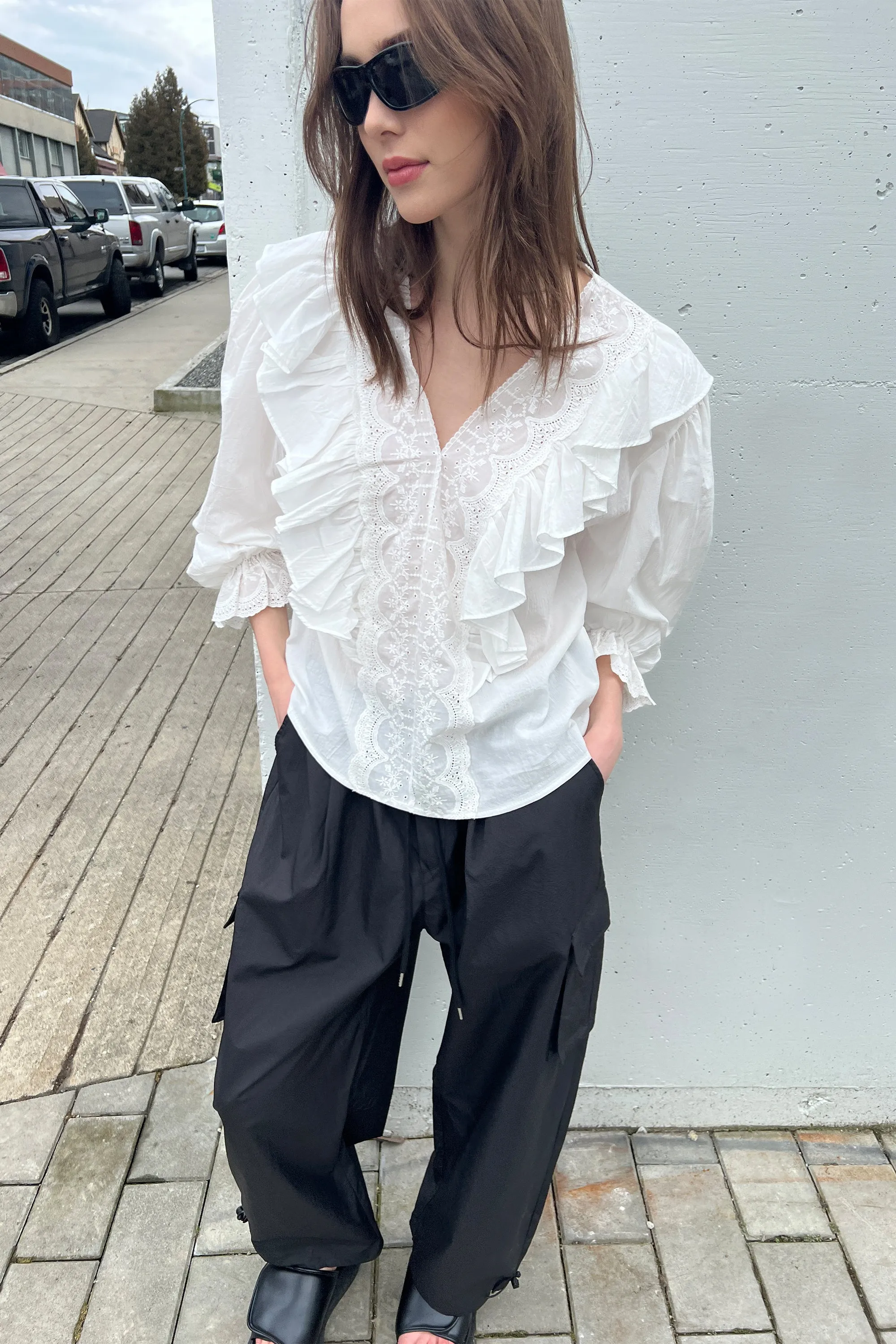 RUFFLED V-NECK BLOUSE