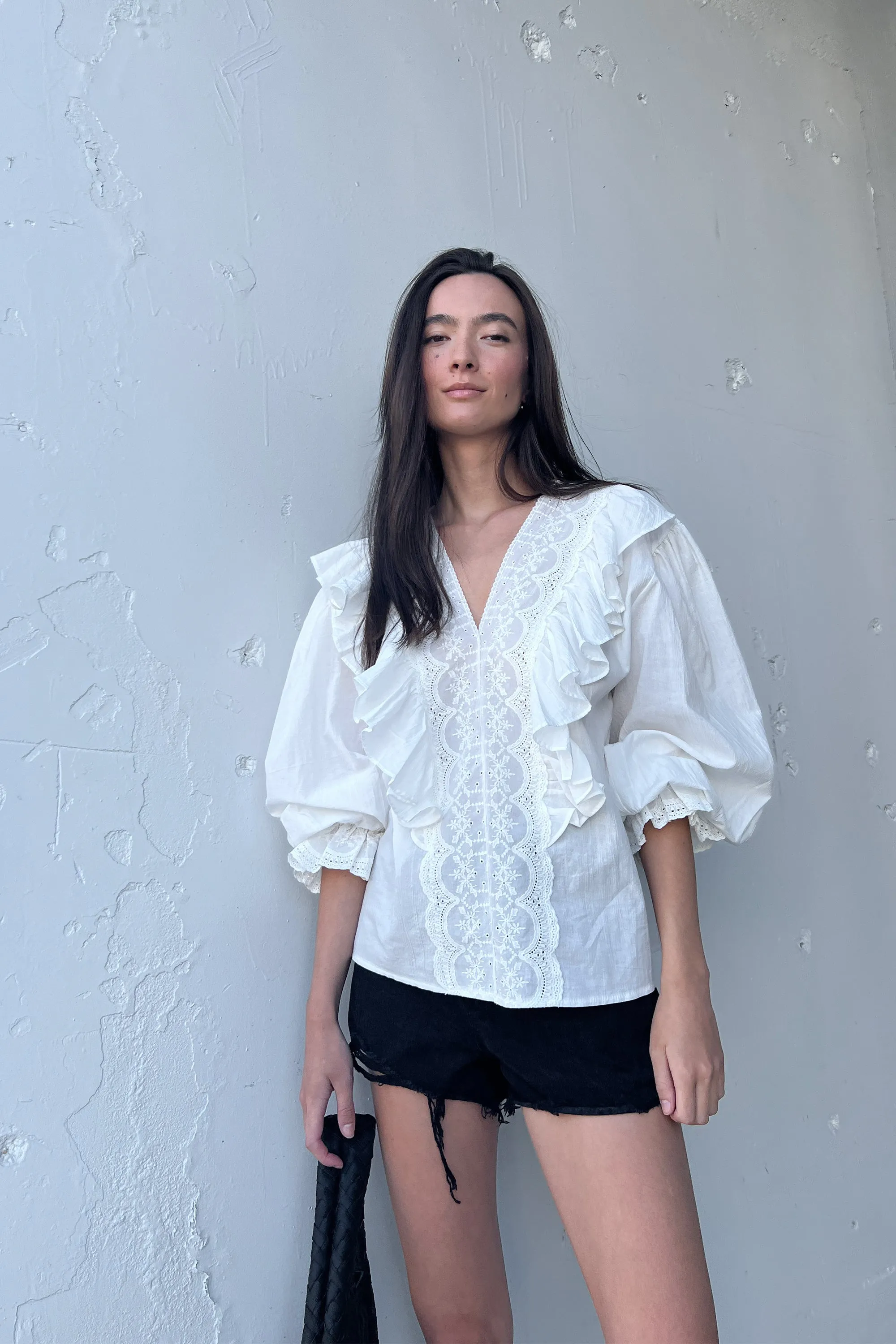 RUFFLED V-NECK BLOUSE