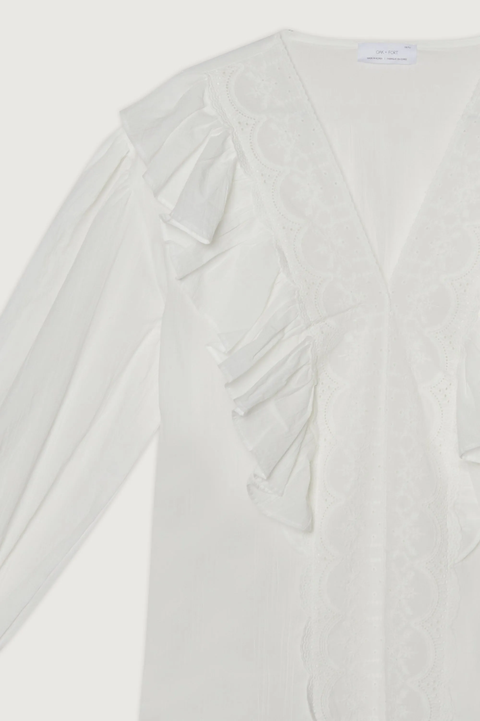 RUFFLED V-NECK BLOUSE